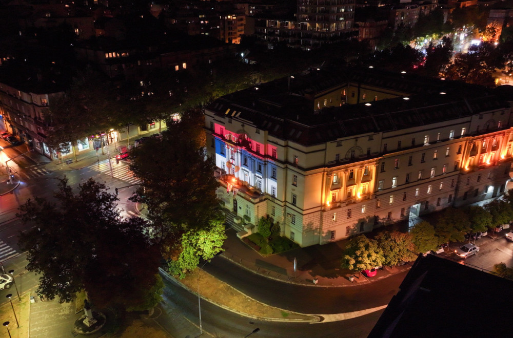 Projekcija za ponos: Srpska trobojka obasjala fasade studentskih domova u Beogradu FOTO