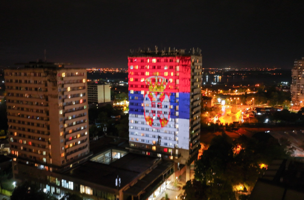 Projekcija za ponos: Srpska trobojka obasjala fasade studentskih domova u Beogradu FOTO
