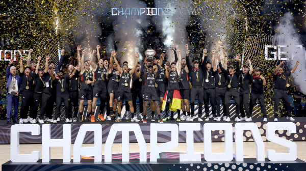 Nemačka "pokorila" Evropu; Bonga dominirao, Šruder prekinuo selektora – šou na konferenciji za medije VIDEO