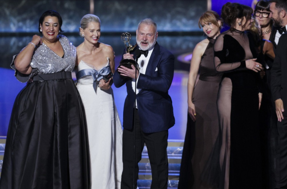 Ovo ostvarenje je proglašeno za najbolju dramsku seriju na dodeli nagrada Emi