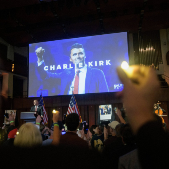 Masovna tuča tokom bdenja za Čarlija Kirka; Pronađeni oružje i droga VIDEO