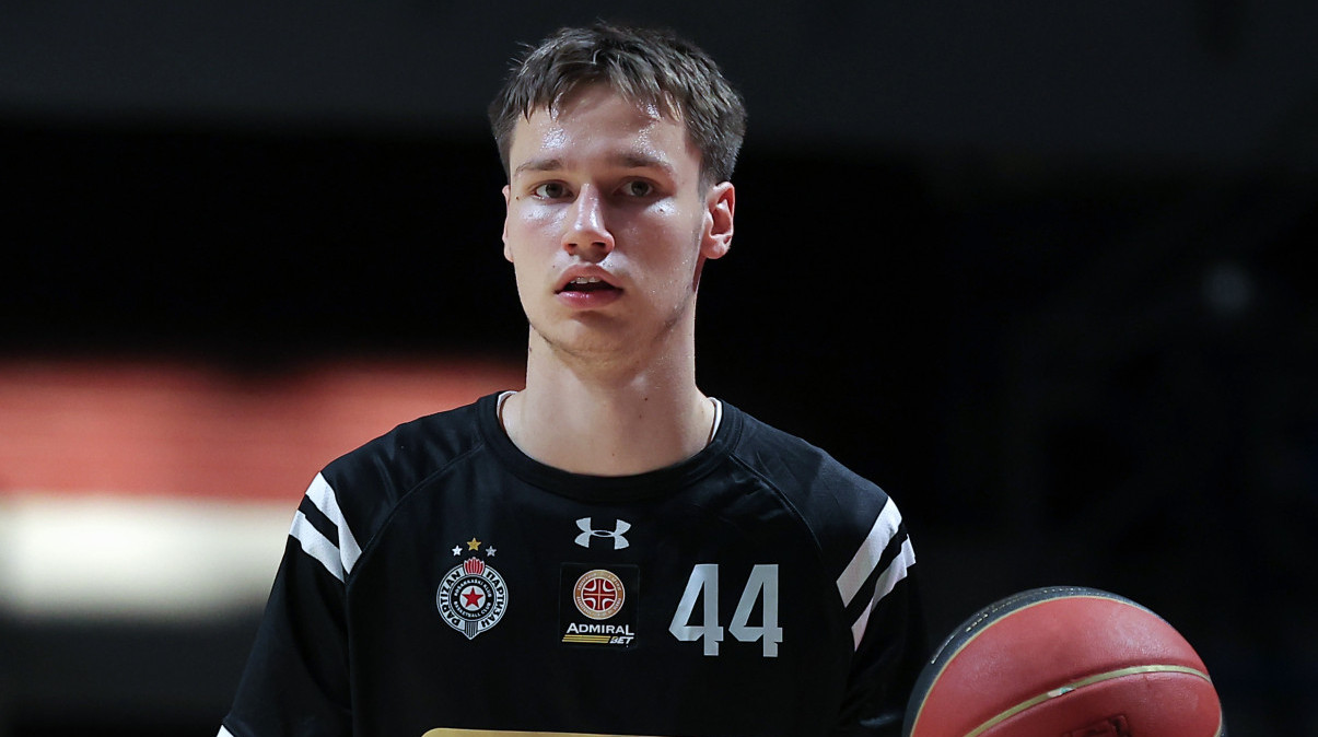 Danilović potpisao profesionalan ugovor sa Partizanom