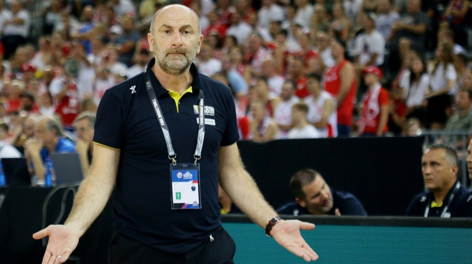 Selektor komšija osuo paljbu: "Klošari, papci, bednici, primitivci..."