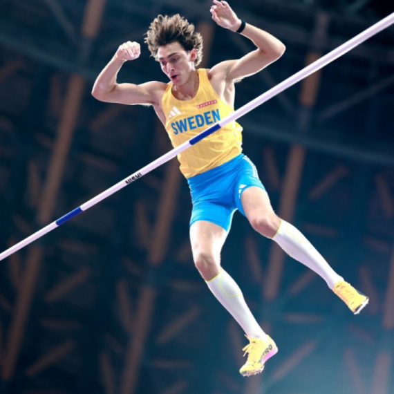 Surreal Duplantis broke the world record again! VIDEO