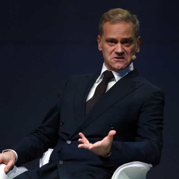 Stefanović izneo niz neistina u Skupštini Srbije – pokazao ogromno neznanje