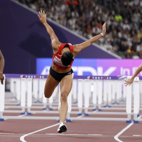 Kambunđi najbrža na 100m sa preponama, Rodžers zlato u bacanju kladiva