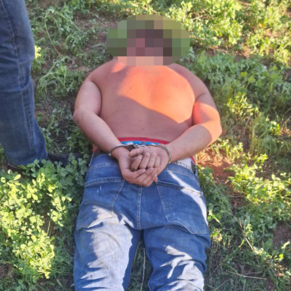 Prva slika osumnjičenog za ubistvo u Obrenovcu; Oglasio se MUP: Lociran u kukuruzištu FOTO