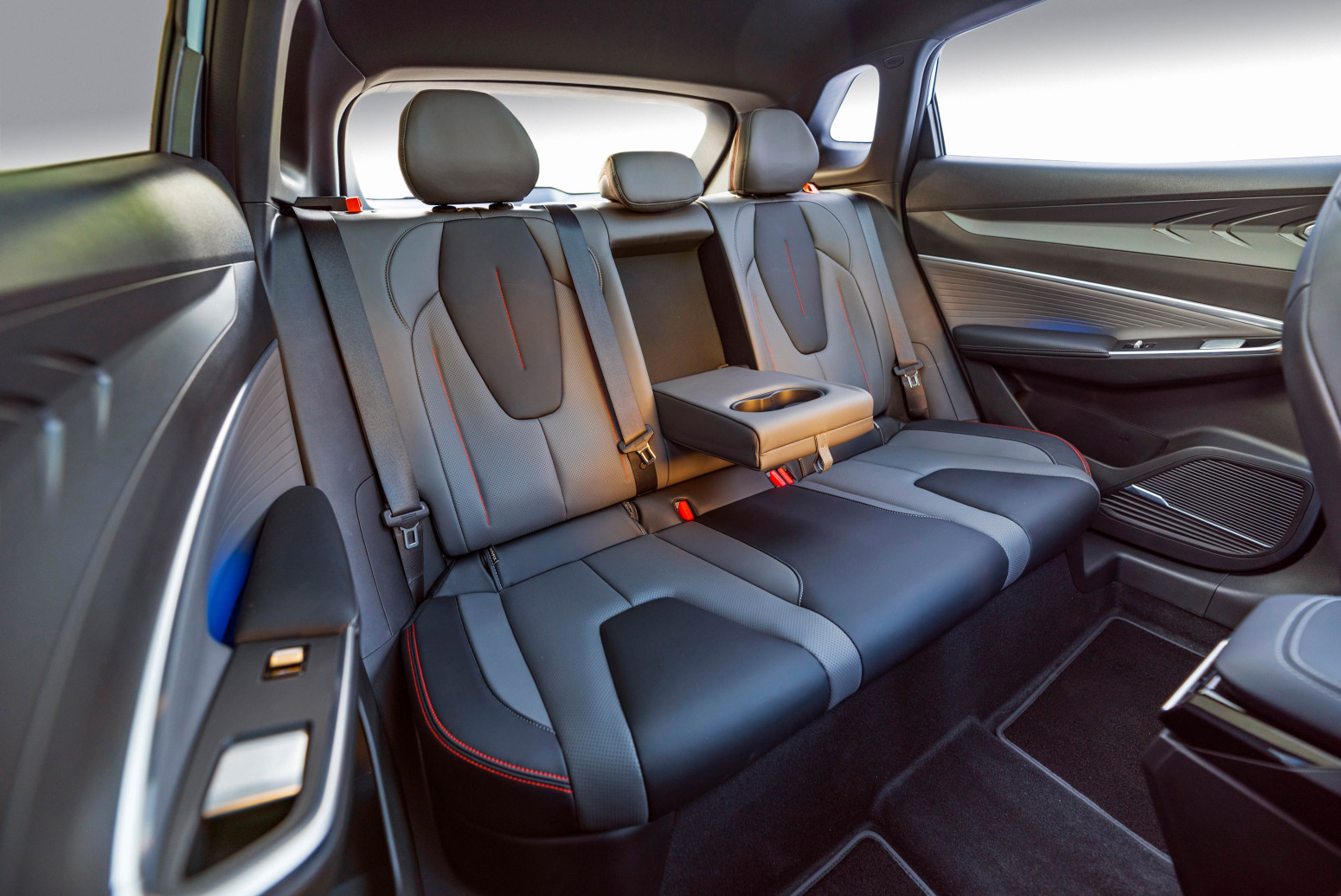 Geely Cityray stigao u Srbiju, poznata i cena FOTO