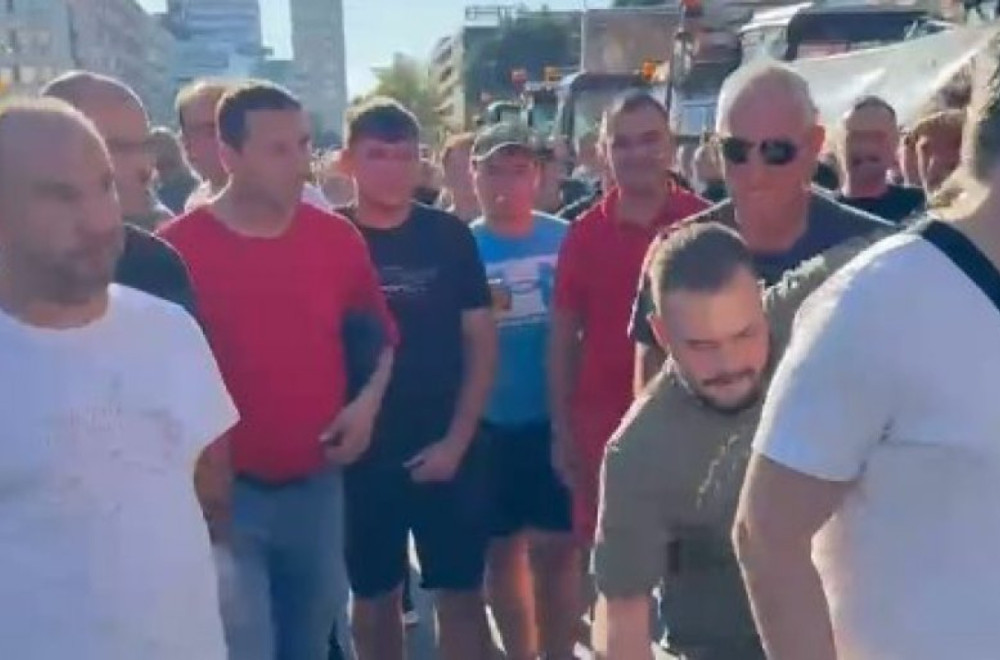 Blokaderi nasilnici linčovali influensera u Novom Sadu VIDEO