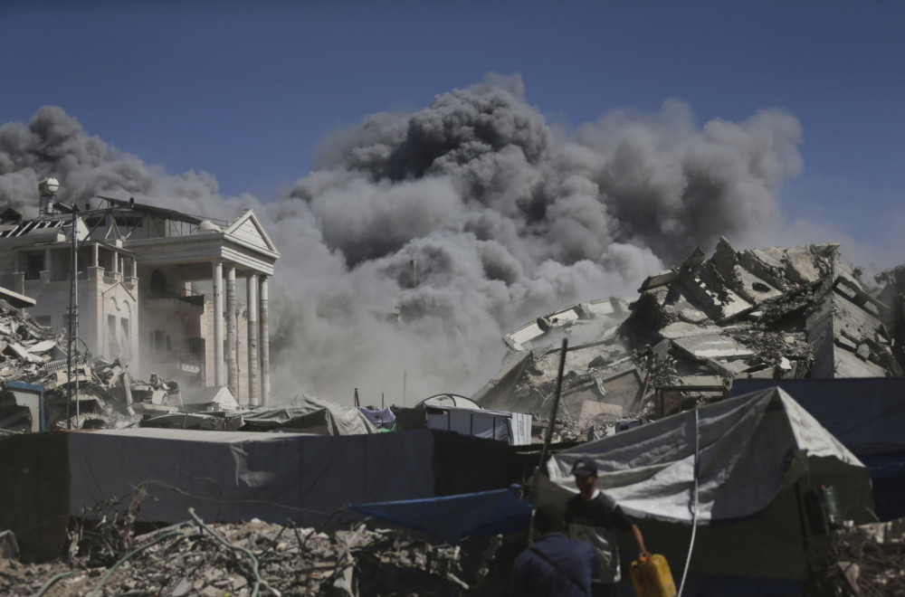 Brutalan napad je počeo; Grad gori; Eksplozije odjekuju jedna za drugom VIDEO