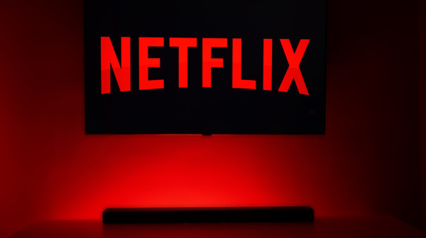 Šokantni obrti će sve držati u neizvesnosti: Gledaoci ne mogu da dočekaju novu seriju na Netflixu VIDEO