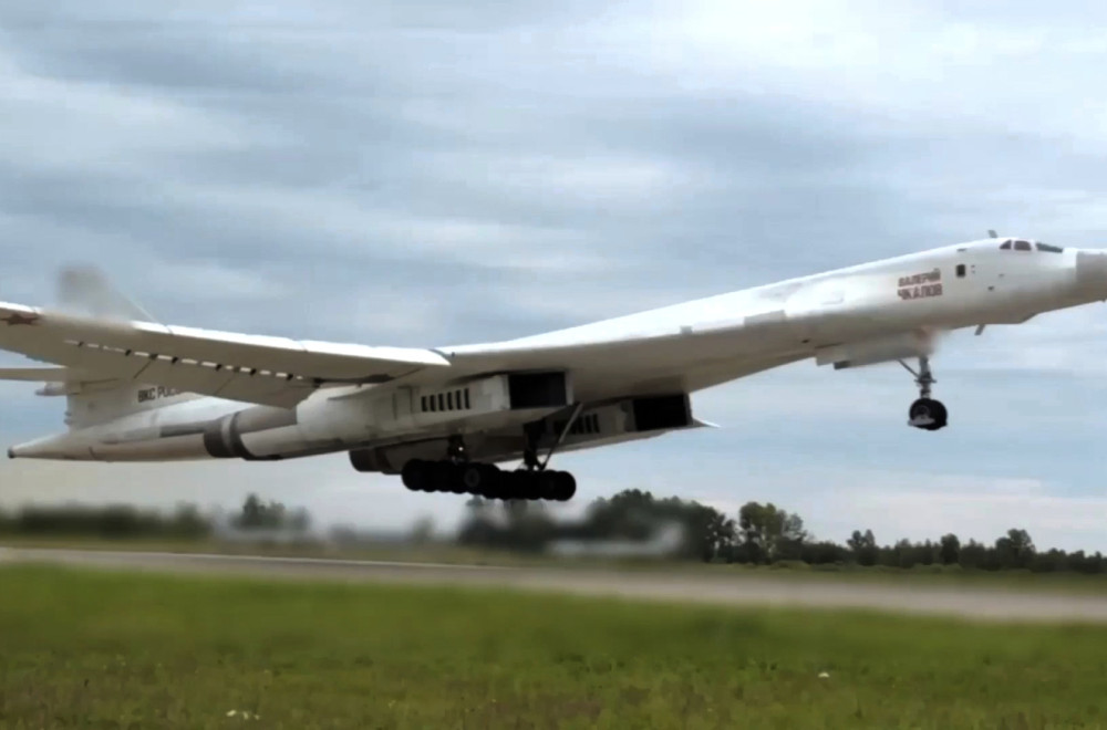 Rusi digli bombardere "Tu- 160"; Tik pored njih lovci "MiG 31" VIDEO