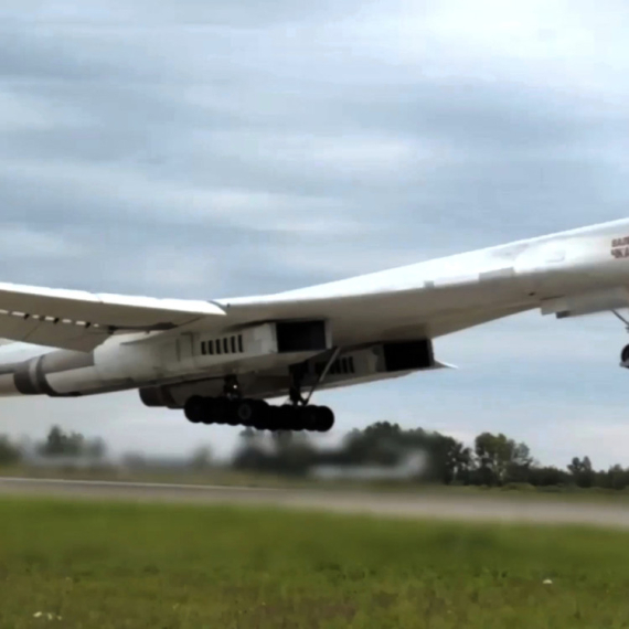 Rusi digli bombardere "Tu- 160"; Tik pored njih lovci "MiG 31" VIDEO