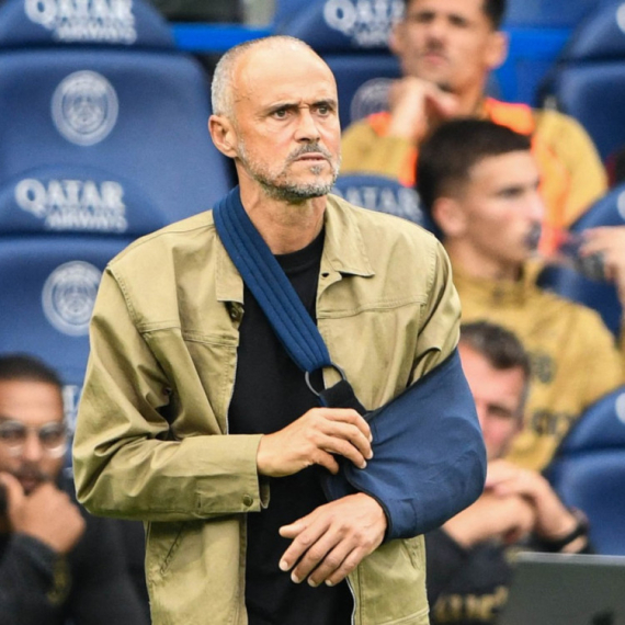 Trener PSŽ-a iz novinarske lože vodio svoj tim FOTO