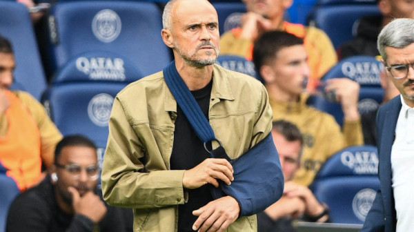 Trener PSŽ-a iz novinarske lože vodio svoj tim FOTO