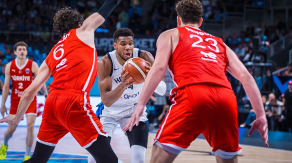 Janisu "pala klapna": "Sklanjaj tu je*enu zastavu" VIDEO