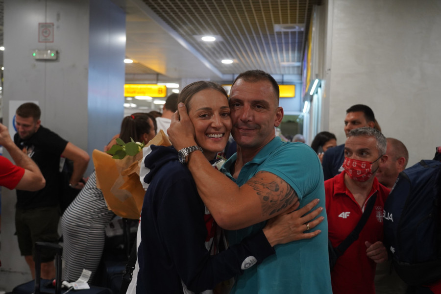 Nataša Bekvalac poslala Dači Ikodinoviću poruku nakon razvoda: Odgovor Maje Ognjenović postao hit na mrežama