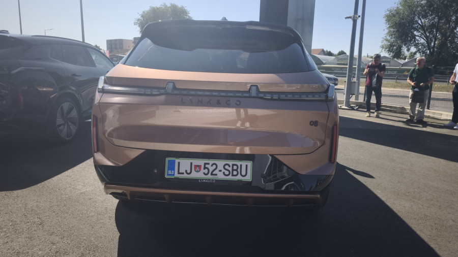 Lynk & Co 08 stigao u Srbiju: Hibridni SUV koji izaziva premijum igrače FOTO