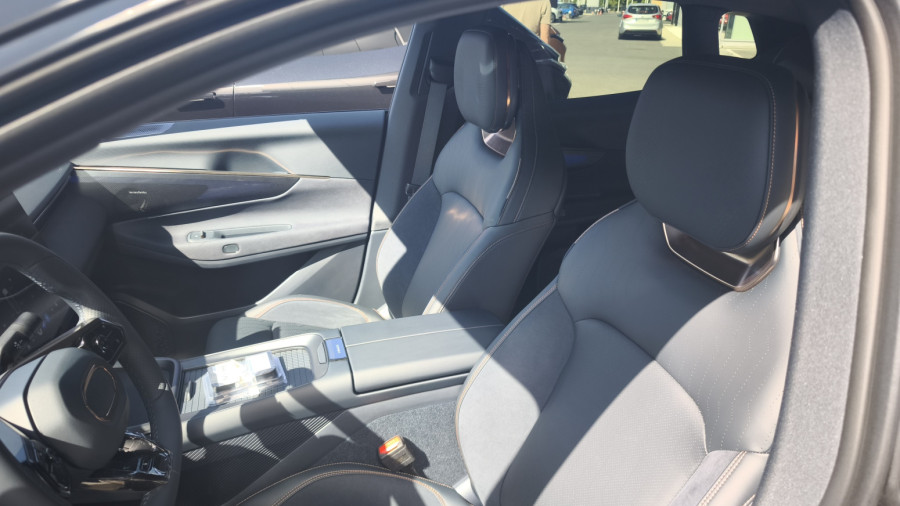 Lynk & Co 08 stigao u Srbiju: Hibridni SUV koji izaziva premijum igrače FOTO