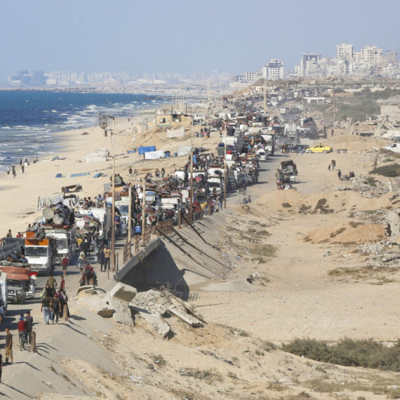 Hiljade civila pokušava da pobegne; "Ovo je pakao, bombardovanje traje satima"