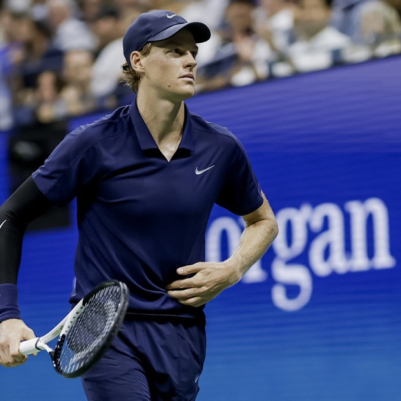 Siner opet u centru skandala: "Da li mu je Kina ukrala moždane talase?" VIDEO