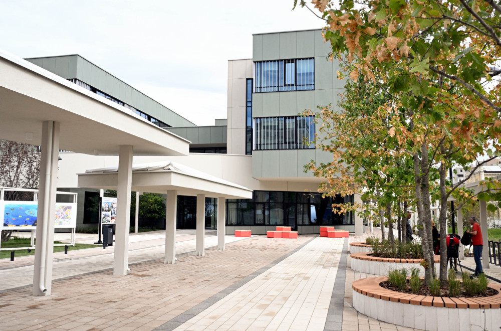 Mali obišao novoizgrađenu školu i vrtić u okviru Beograda na vodi: 480 mališana će je pohađati FOTO/VIDEO