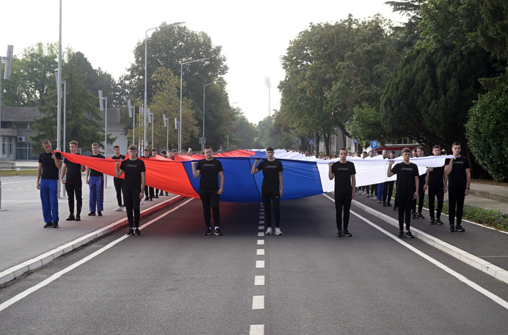 Poznato čime će početi vojna parada "Snaga jedinstva 2025": Evo ko će nositi srpsku zastavu dugu 300 metara!