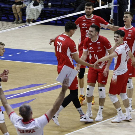 Grbićeva Poljska 3/3, Amerika takođe