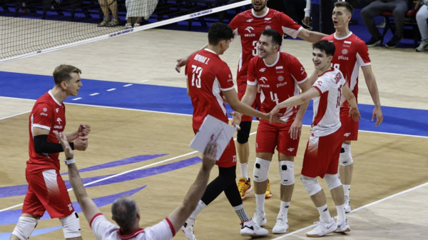 Grbićeva Poljska 3/3, Amerika takođe