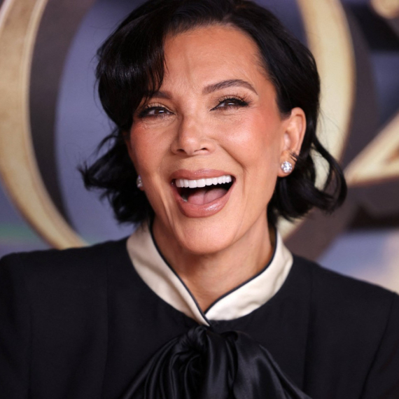 Izgleda mlađe od ćerki: Hvali novu šminku i neprepoznatljiva je FOTO/VIDEO