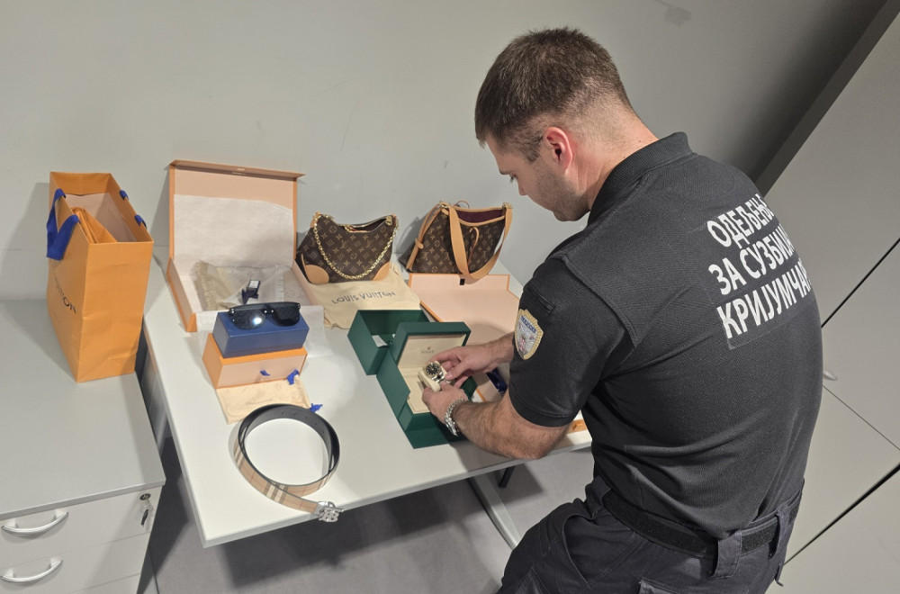 Na aerodromu Nikola Tesla zaplenjena roba vredna preko 23.000 evra FOTO