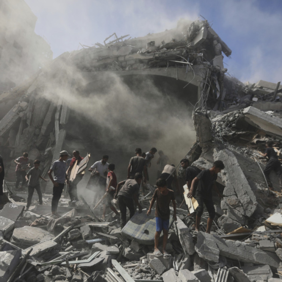 Još jedan krvav dan; Mrtvi na sve strane