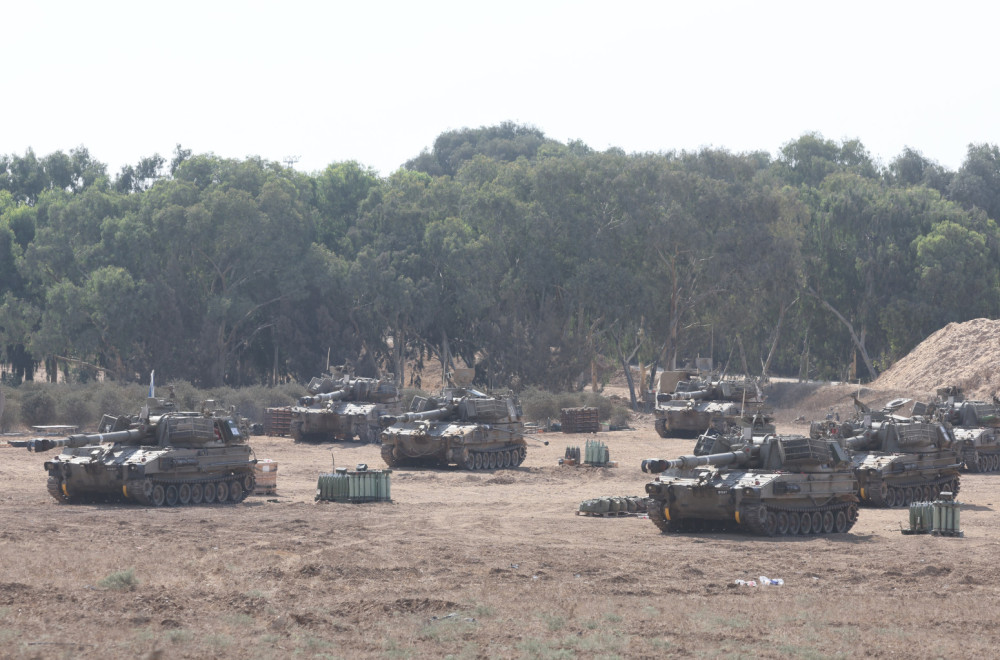 Raspoređuje se hiljade vojnika