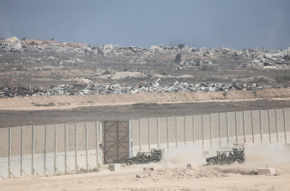 Grad sravnjen sa zemljom – više od pola miliona ljudi zarobljeno; Nema struje i interneta FOTO/VIDEO