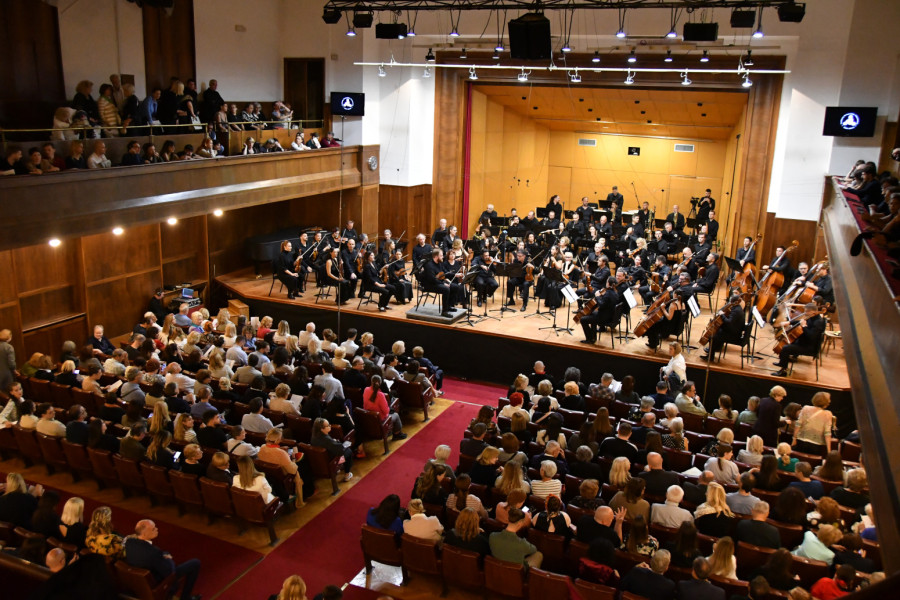 Beogradska filhamonija održala koncert u čast svog šefa dirigenta Gabrijela Felca FOTO