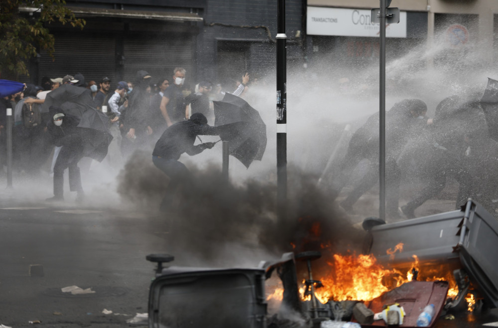 Haos u Francuskoj: Zatvoreni Ajfelov toranj, Versaj, Trijumfalna kapija, delovi Luvra...