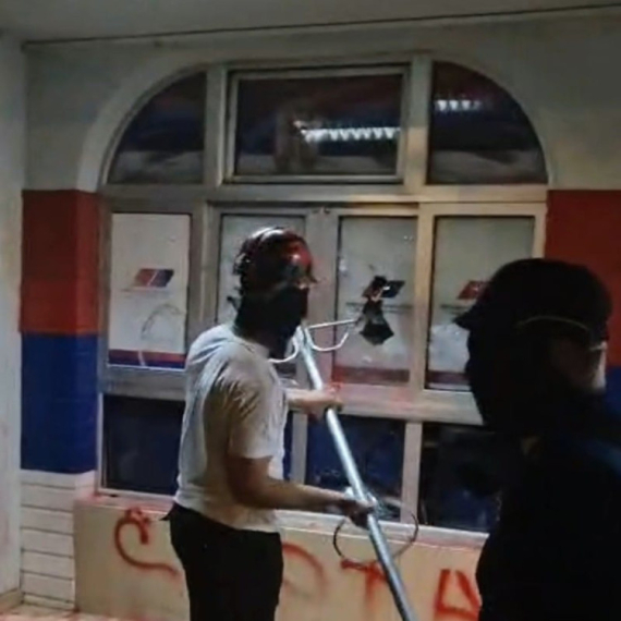 Vučić o Bogdanu Jovičiću: Nosio je čliviluk kojim je ponosno uništavao i rušio prostorije po celom gradu