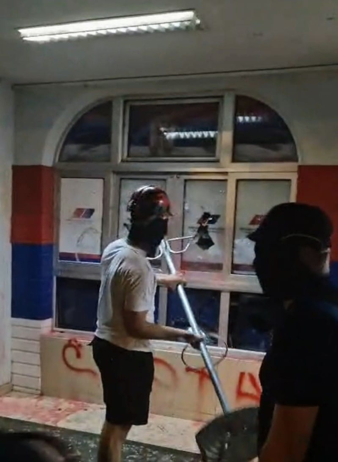 Digla se prašina zbog hapšenja blokadera Bogdana Jovičića; Evo ko je on zapravo FOTO/VIDEO