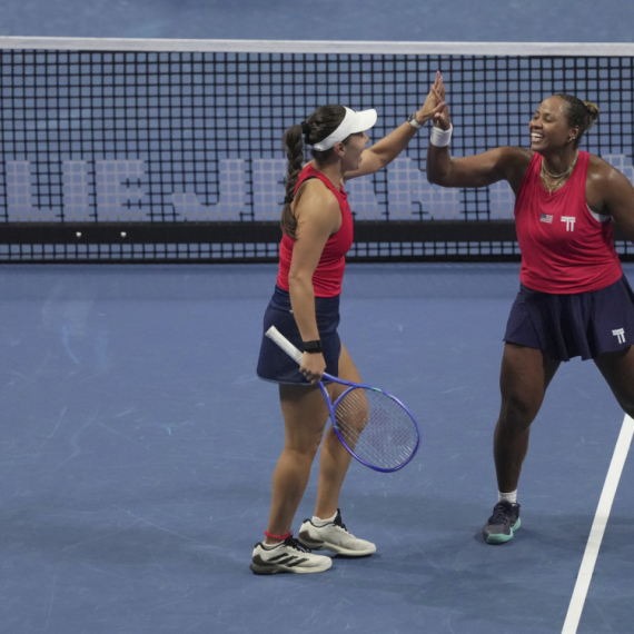 Amerikanke u polufinalu Bili Džin King kupa