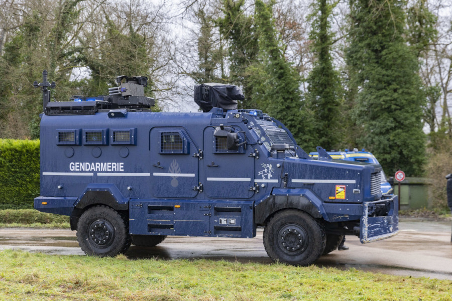 Čudovište na ulicama Francuske: Šta su Kentauri koje policija koristi? FOTO/VIDEO