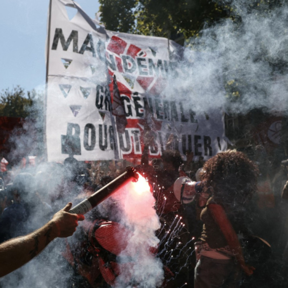 Rat na ulicama Francuske; Policija izvela zveri "Kentaure"; Razbijaju blokade FOTO/VIDEO