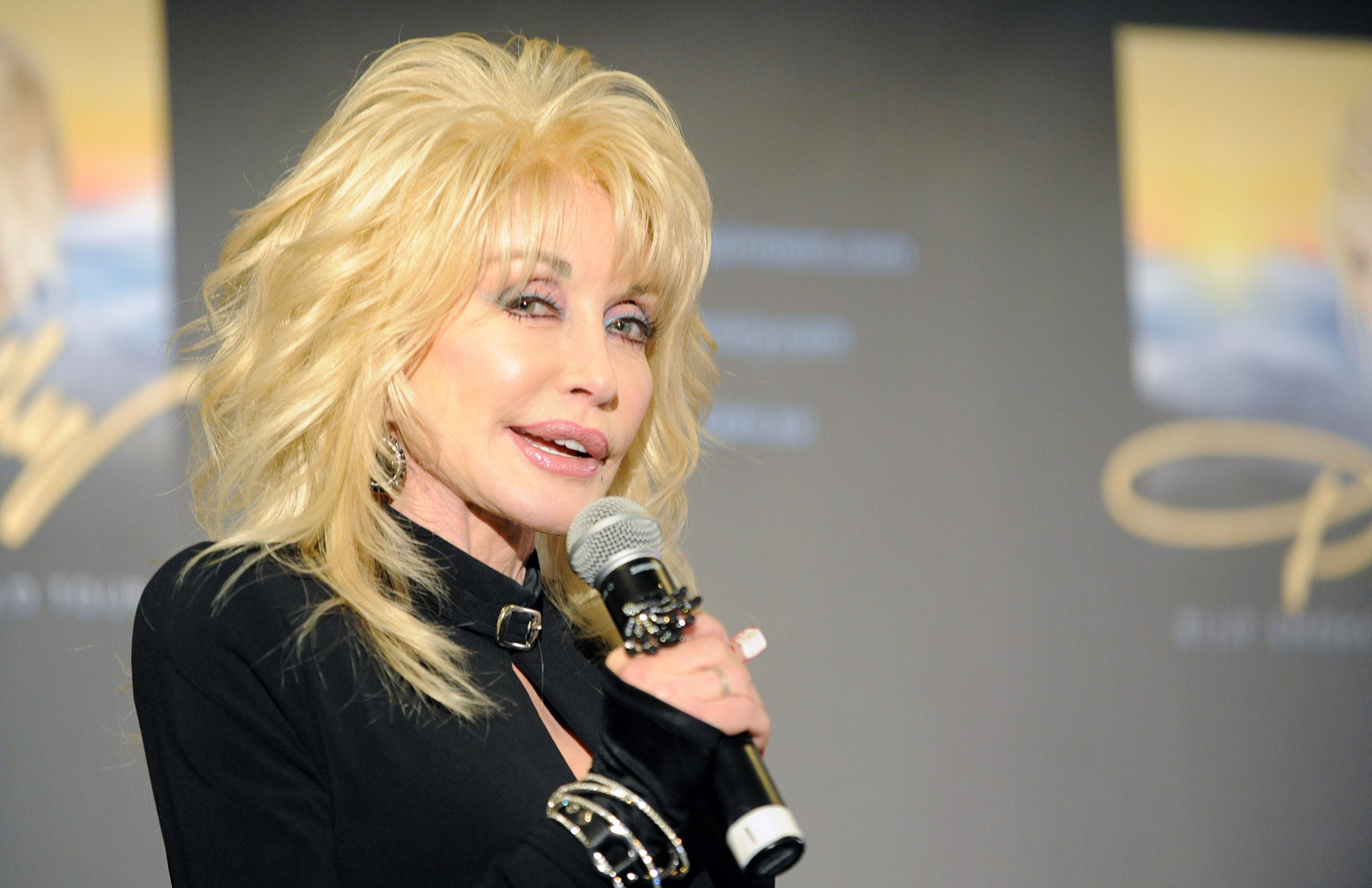 Bili Rej Sajrus podelio dosad neviđeno pismo Doli Parton: Jedna od mojih najvrednijih uspomena