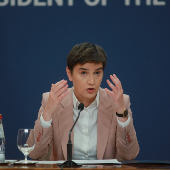 Brnabić podelila fotografiju hrvatskih medija: Ljudi treba da vide ponovo koliko su slični s blokaderima FOTO