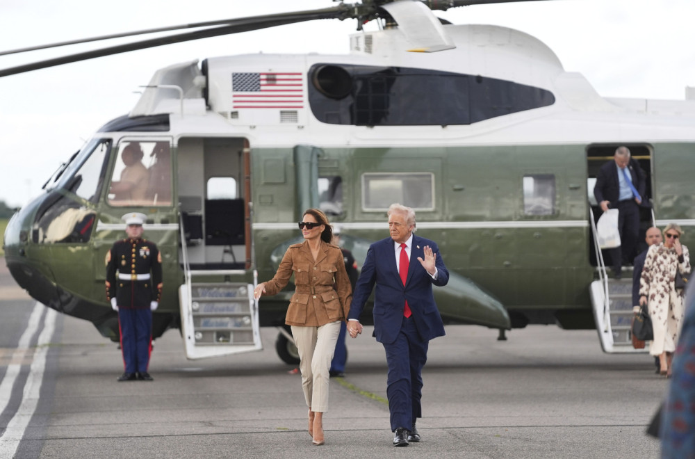 Helikopter u kom su bili Tramp i Melanija prinudno sleteo; Hitno se oglasila Bela kuća