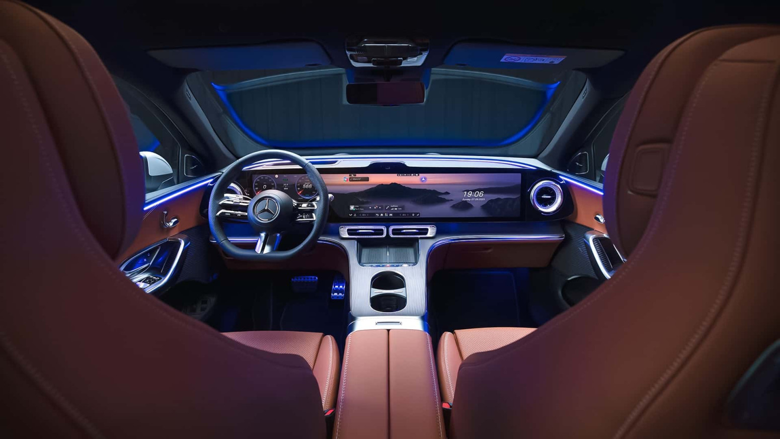 Mercedes, ipak, u rikverc: Posle ogromnog ekrana, vraća stare dobre dugmiće