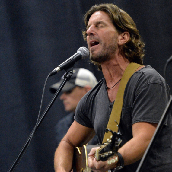 Poznati muzičar poginuo u avionskoj nesreći