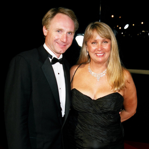 "Uništila" ga je bivša žena: Na 4 ljubavnice trošio milione, a jednu od njih i verio FOTO