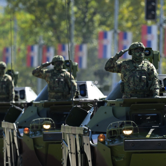 Vojna parada danas u 11 časova; 60 letelica nad Beogradom, trobojka duga 300 metara; Prisustvovaće Vučić FOTO