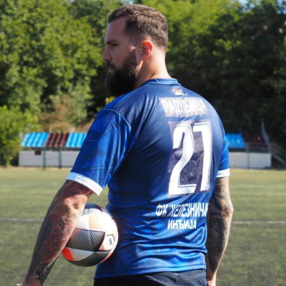 Raduljica možda debituje – kao fudbaler FOTO