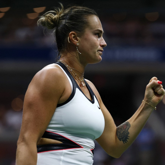 Sabalenka objavila bizarne fotke sa sestrom, pljušte kritike FOTO
